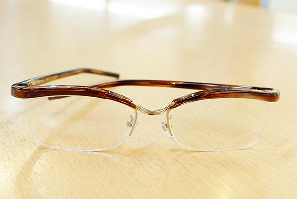 http://www.megane-eye.com/new/hold/m-18-1.jpg