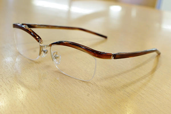 http://www.megane-eye.com/new/hold/m-18-2.jpg