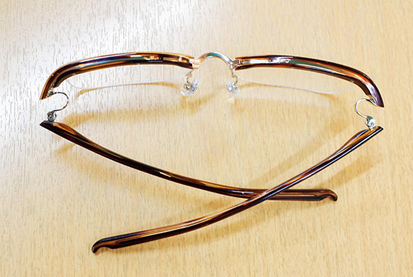 http://www.megane-eye.com/new/hold/m-18-3.jpg