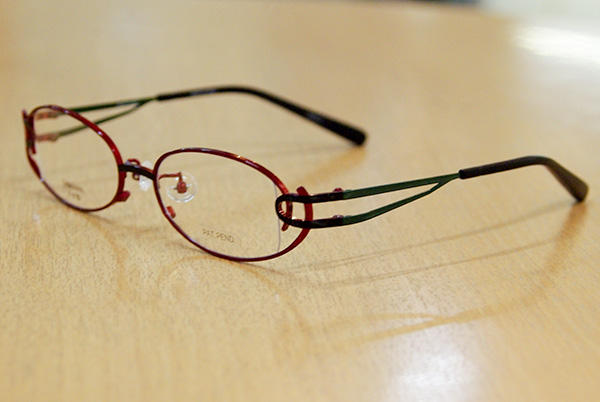 http://www.megane-eye.com/new/hold/melody-2.jpg