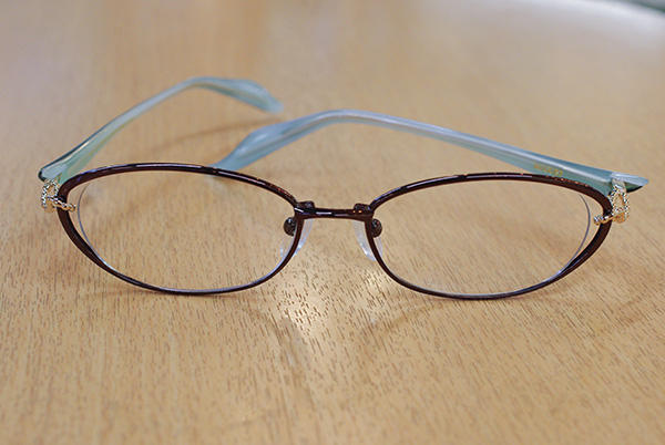 http://www.megane-eye.com/new/hold/mu1111-3.jpg