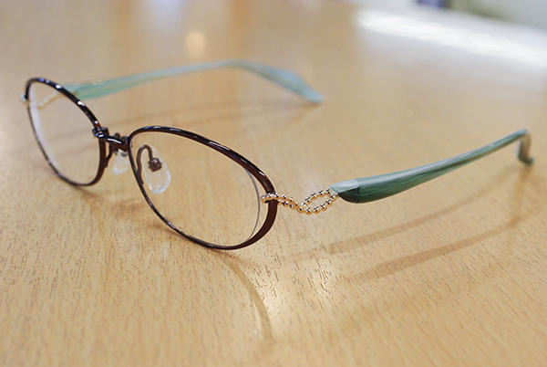 http://www.megane-eye.com/new/hold/mu1111-4.jpg