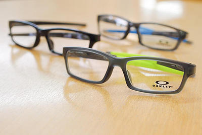 中 高校生男子のためのメガネ Oakly から オークリー 山陰は米子の眼鏡屋 メガネルームｅｙｅ メガネカタログ