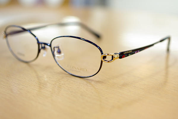 https://www.megane-eye.com/new/hold/ao12-1.jpg