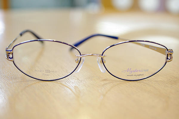 https://www.megane-eye.com/new/hold/ao2-2.jpg