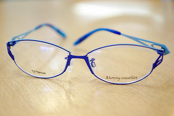 https://www.megane-eye.com/new/hold/ao5-2.jpg