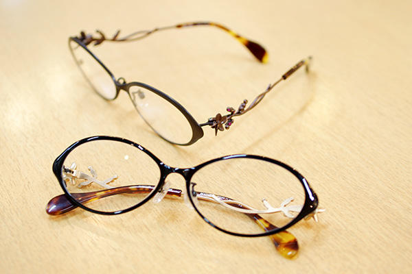 https://www.megane-eye.com/new/hold/melia-5.jpg